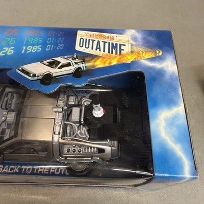Sunstar Sun Star 1:18 Diecast Model Delorean Time Machine - SIlver