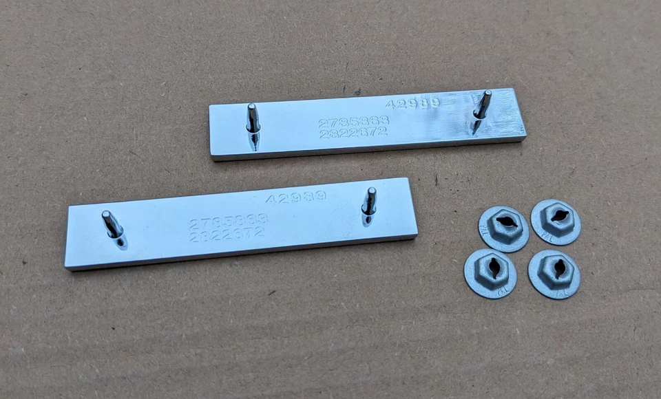 1970 1971 1972 Plymouth "VALIANT" Fender Nameplate Emblems Duster Scamp - Image 2 of 2