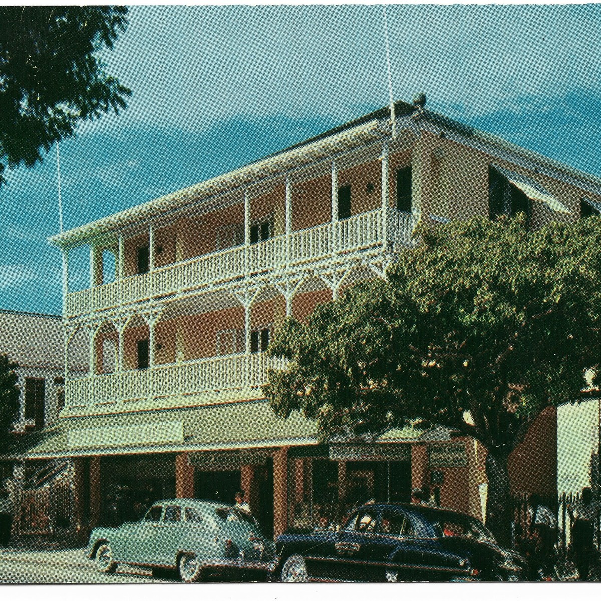 Nassau The Bahamas Prince George Hotel 1940s Cars Vintage Postcard  PC1206 - Main Image