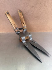 Vintage Long Handle  Grass Trimmer Shears Lawn Hedge Clippers 7" Blade