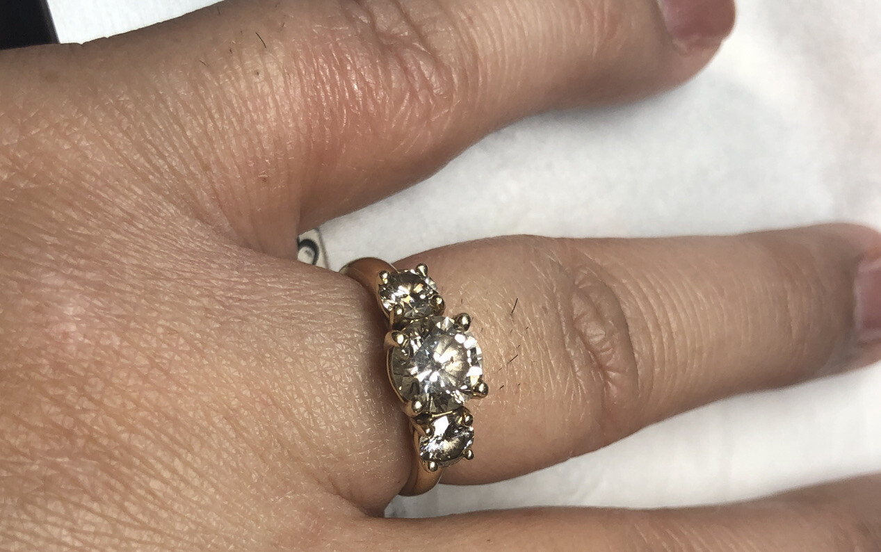 14 k solid Yellow gold 2ctw diamond ring preowned - image 9