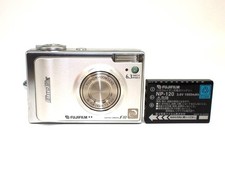 FUJIFILM FINEPIX F10 Compact Digital Camera Tested Working Seller Japan