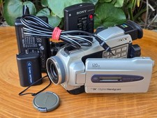 55847 Sony DCR-TRV18 Mini videocamera DV Nightshot NTSC testata con carica batteria