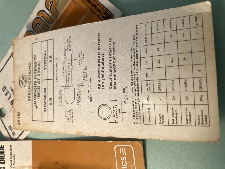 Diodo emisor de luz LED amarillo y verde GC de colección 7 piezas 2 pines T-1 3 mm NOS Foto 3 de 4