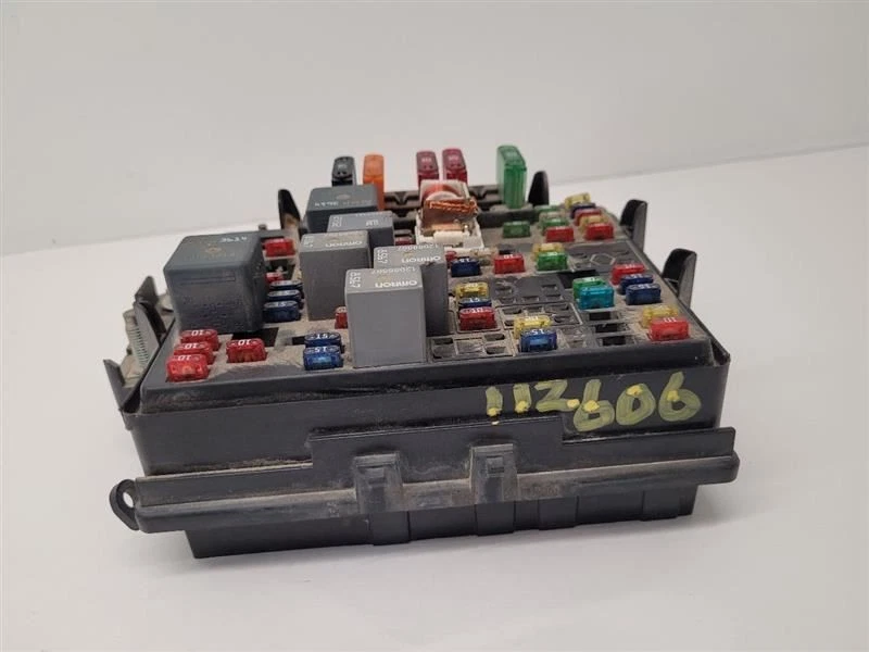 Caixa de fusíveis do motor GMC SIERRA 2500 2000-2002 6.0L 15328806 - Imagem 2 de 4