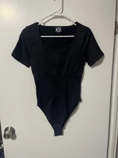 OQQ Black Ribbed Short Sleeve Bodysuit With Tummy Control & Snap Closure Size L