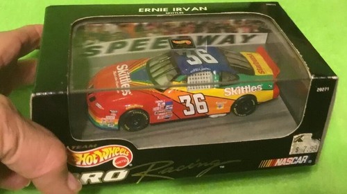 1997 ~ ERNIE IRVAN ~ NASCAR #36 SKITTLES ~ M&M 3D Car ~ TEXACO SOCKS #28 - Bild 4 von 10