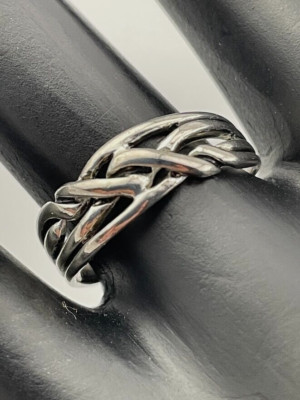 MARSALA THAILAN 925 STERLING SILVER PUZZLE STYLE RIING 8.5 LOVE KNOT 4029