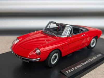 1:18 Touring Modelcars Alfa Romeo 1600 Duetto Spider 1966 with Top NEU NEW