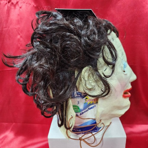 Texas Chainsaw Massacre Leatherface Pretty Woman Maske (Vinyl) - Süßes oder Saures - Bild 14 von 23