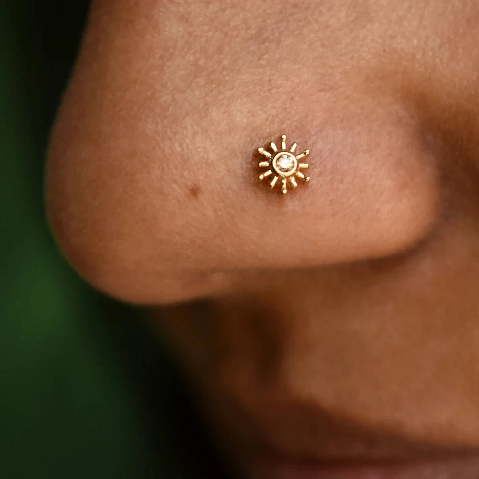 Piercing Labret Tragus Oreja Rayos de Sol Redondo Natural GHSI Diamante Oro Amarillo 14K Foto 2 de 4