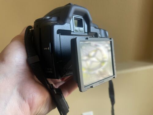 Sony Alpha DSLR-A390 14.2MP Digital SLR Camera Bundle - Picture 5 of 22