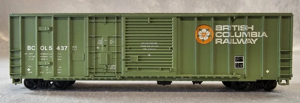 Roundhouse HO Scale British Columbia Railway 50' Combination Door Box Car 5437 - Image 2 of 4