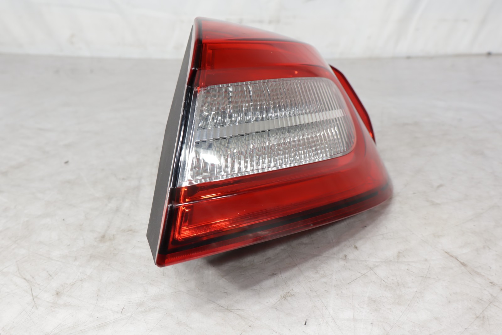 14-20 Maserati Quattroporte M156 Right Outer Taillight Lamp LED Passenger Side