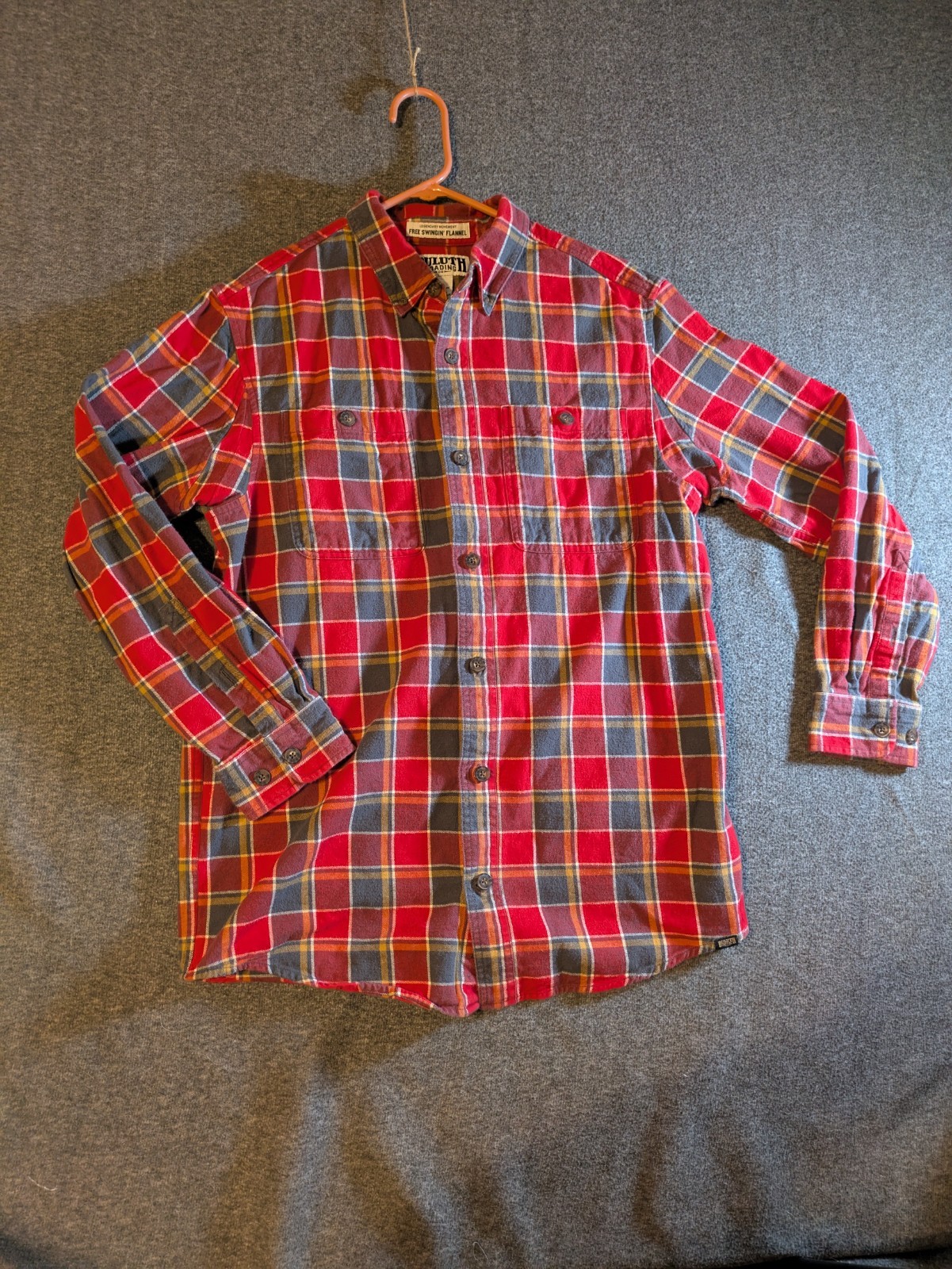 Duluth Trading Shirt Mens Medium Red Free Swingin Flannel Button Up Pockets