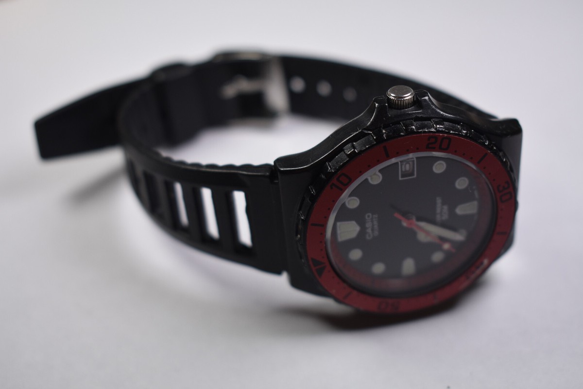 Vintage Casio Women's Diver's MW-31 (398) Red/Black Watch JAPAN T