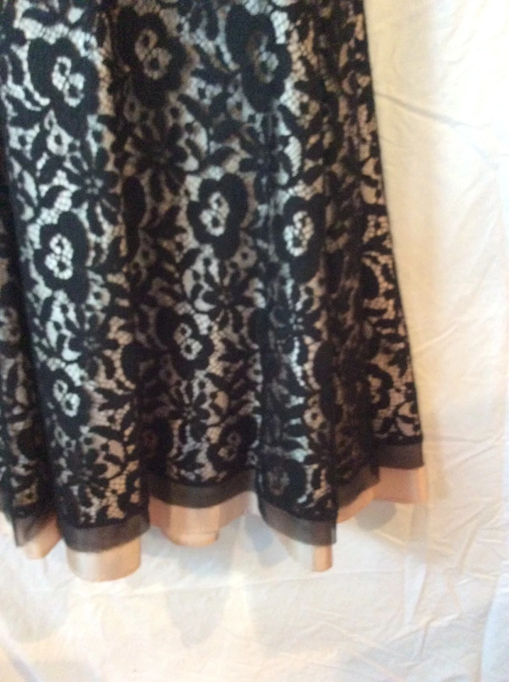 Vestido de cóctel Tessuto, encaje negro sobre lay, neutro debajo del forro, nuevo sin etiquetas 8 Foto 3 de 4