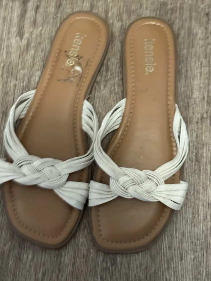 Sandalias planas Kensie blancas y tostadas talla 9,5 diseño trenzado Foto 2 de 4