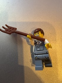 LEGO CMF Alien Conquest Commander and Farmer 7065 Retired From Store Display