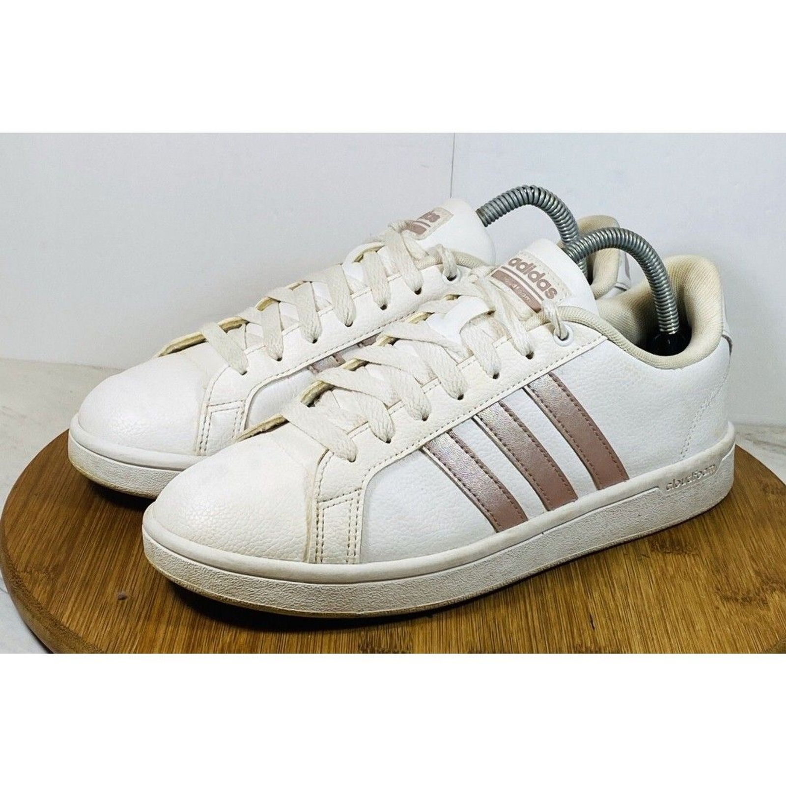 Adidas Shoes Womens 9 Cloudfoam White Rose Gold Lace Up Low Top Casual HWI28Y001 Adidas Shoes Womens 9 Cloudfoam White Rose Gold Lace Up Low Top Casual HWI28Y001