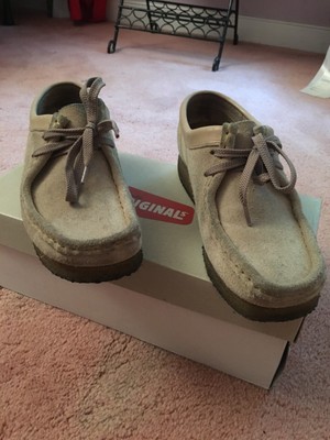 clarks wallabees low