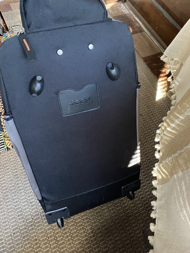 JEEP Duffle Travel Bag Luggage wiht 2 Wheels And Telescoping Handle