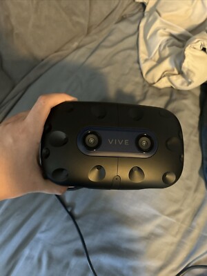 HTC Vive Pro 2 + 2 Base Stations + Headset (All Cables Included