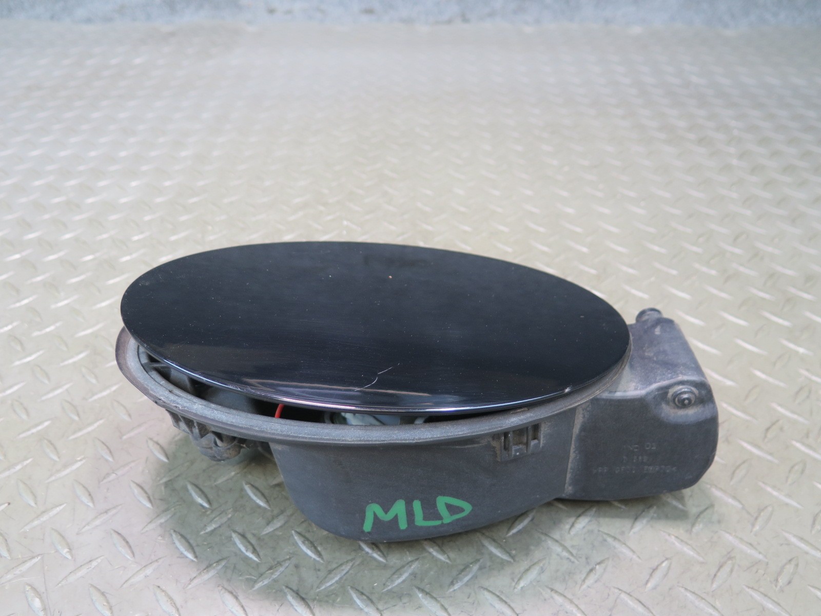 17-20 MASERATI LEVANTE M161 FUEL FILLER DOOR LID COVER HINGE CAP ACTUATOR ASSY