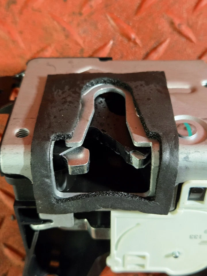 Pestillo de puerta y actuador delantero derecho Dorman 937-615 2006-2012 Ford Fusion Milan MKZ Foto 3 de 4