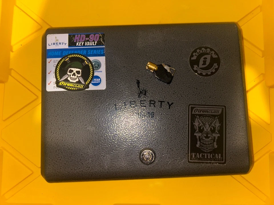 Pistola Liberty Safe 1 0,057 ft³ Bóveda de llaves de pistola HD-90 con bloqueo de llave de pies Foto 2 de 4