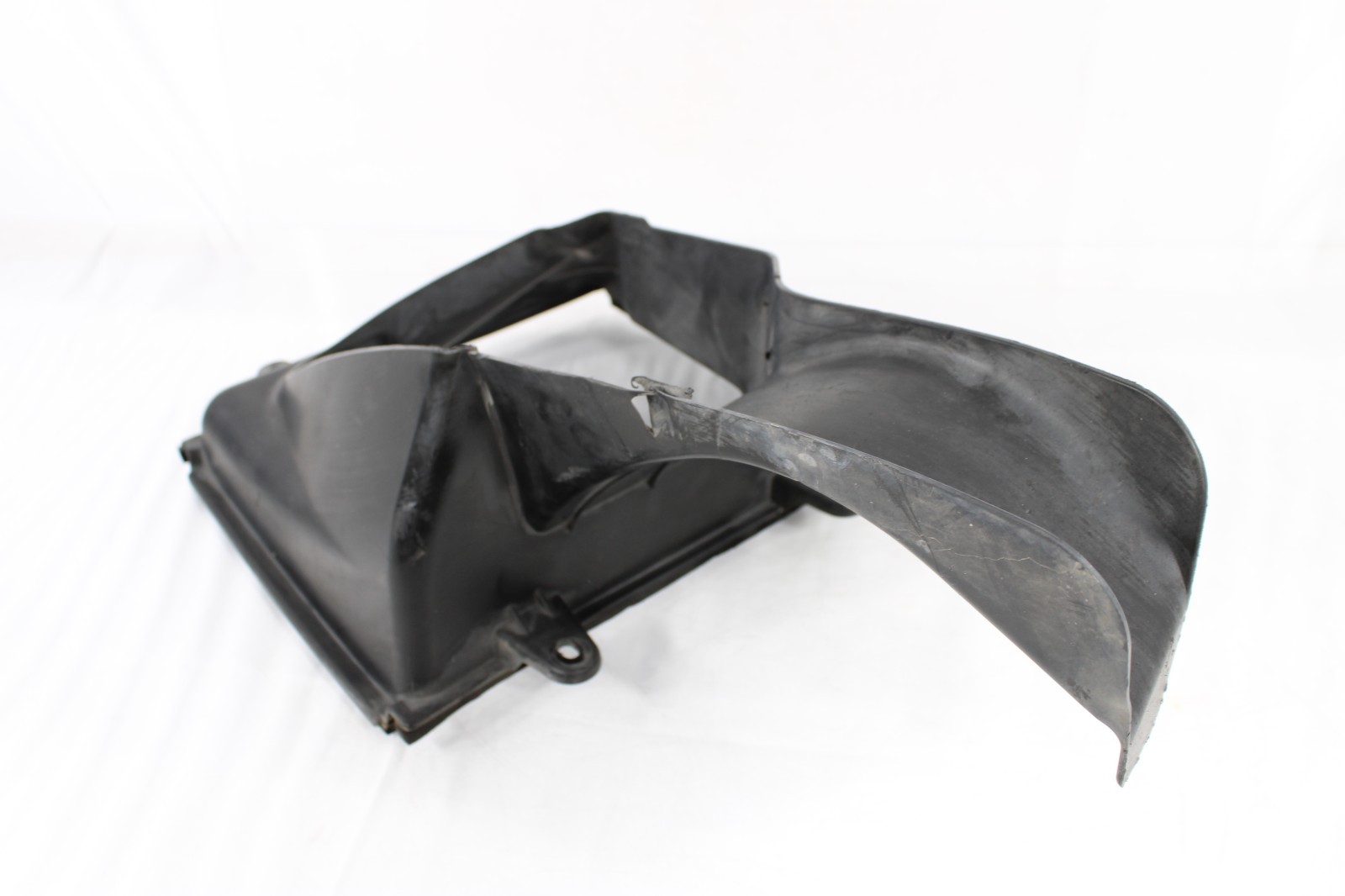 2014-2019 MASERATI GHIBLI M157 FRONT RIGHT SIDE INTERCOOLER AIR DUCT SHROUD OEM
