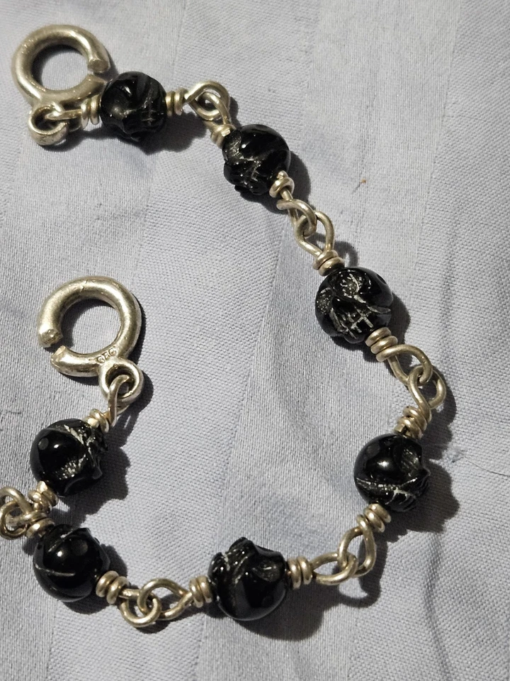Calaveras de ónix negro con pulsera de plata 925 talla 6 Foto 2 de 4
