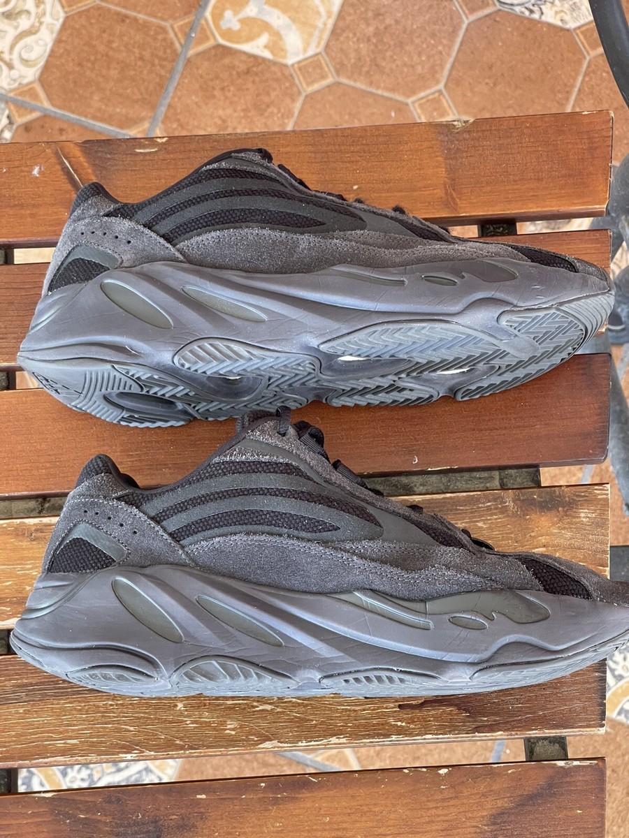 Yeezy Boost 700 V2 Vanta Size 10 In Mens. FU6684 Black 100