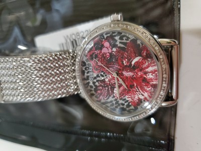 GUESS

W0822L1 Brocade Red Floral Dial Women\'s Wil GUESS Red Floral Bags & Handbags for Women for sale | eBay main image 4