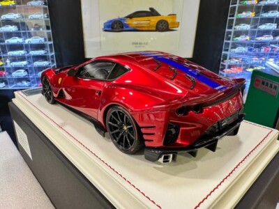 Ferrari 812 Competizione (Candy Red/ Blue Stripe) [Davis