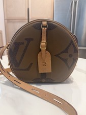 Louis Vuitton Boite Chapeau Round Crossbody B...