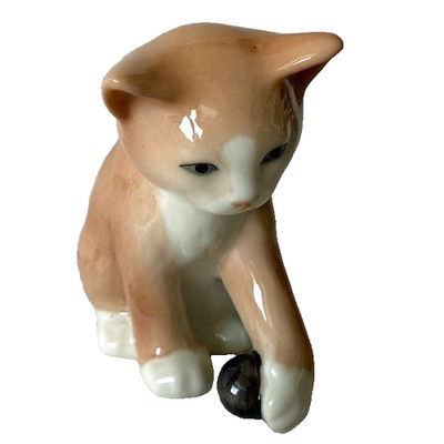 Royal Copenhagen - Mini Cat Figurine - Joker - No. 688 - NEW in