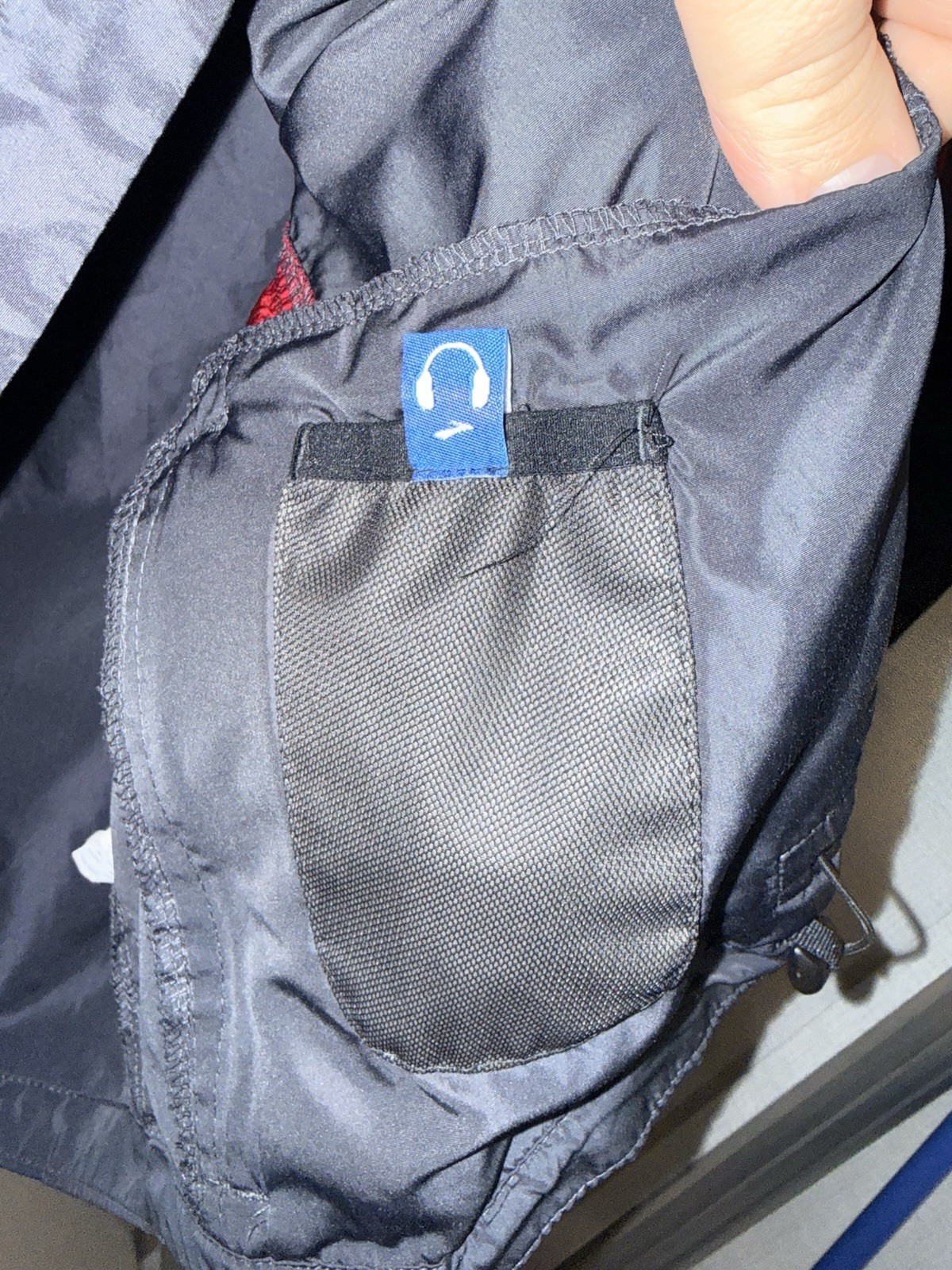 Brooks Men’s Size Large Shelter Technology L210247 Lightweight Running Vest thumbnail 6