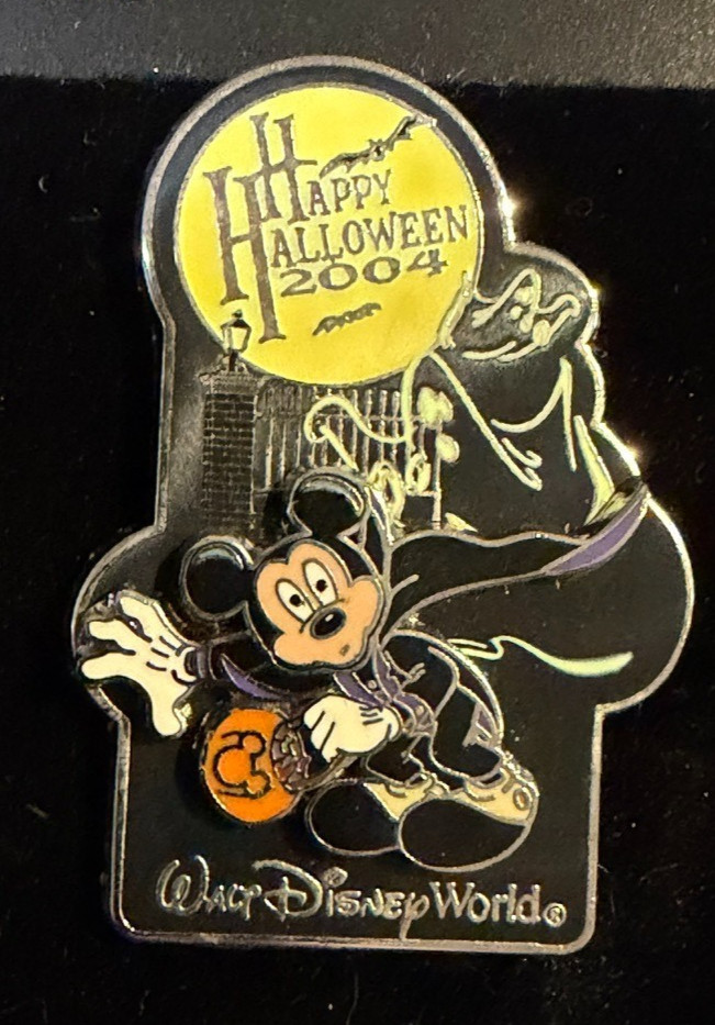 Disney Pin LE 1500 Halloween Mickey Vampire Glow 2004 WDW Trick or Treat