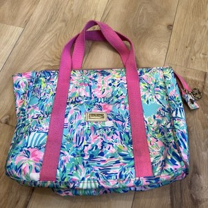 Lilly Pulitzer insulated lunch tote bag with a blue and pink floral print