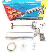 Vintage New World Cookie and Icing Gun Press Aluminum Original Box Recipes