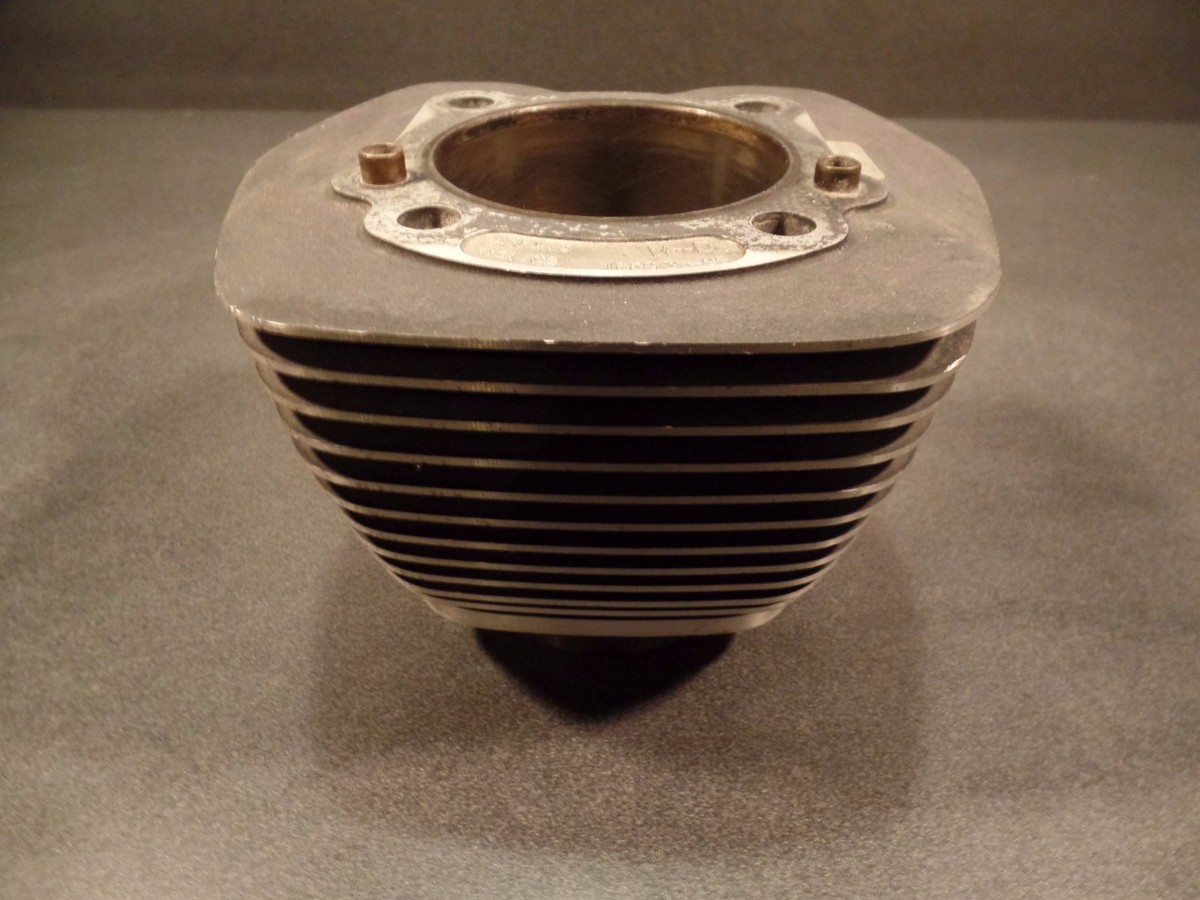 Harley-Davidsonツインカム88シリンダー ブレーキディスク 灰皿 HARLEY-DAVIDSON TWIN CAM 88 SLIVER V CYLINDER JUG 16593-99 413 [C2