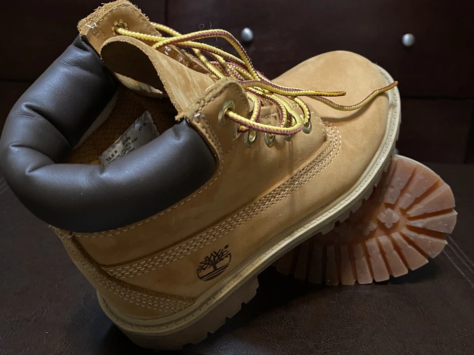 Kids Timberland Boots size 13.5 - Image 3 of 4