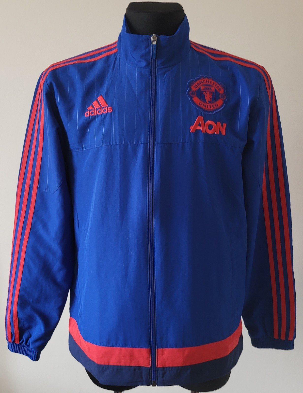 Manchester United 2015 - 2016 Presantation football Adidas jacket size M Adult
