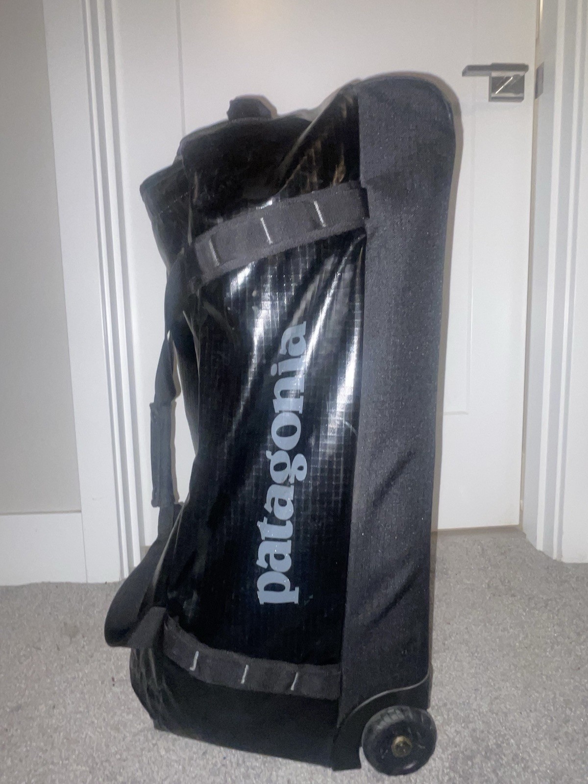 Patagonia Black Hole 100L Wheeled Duffel 49387 Black Used thumbnail 2