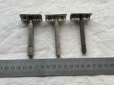 COLLECTION BARBIER LOT DE 3 ANCIENS RASOIRS DE VOYAGE DIVERS