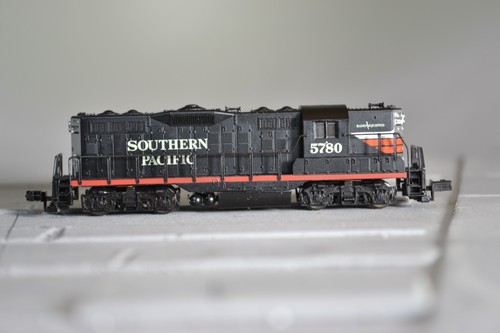 86018 Escala N ATLAS GP9 SP PACIFICO SUR | Condition: New