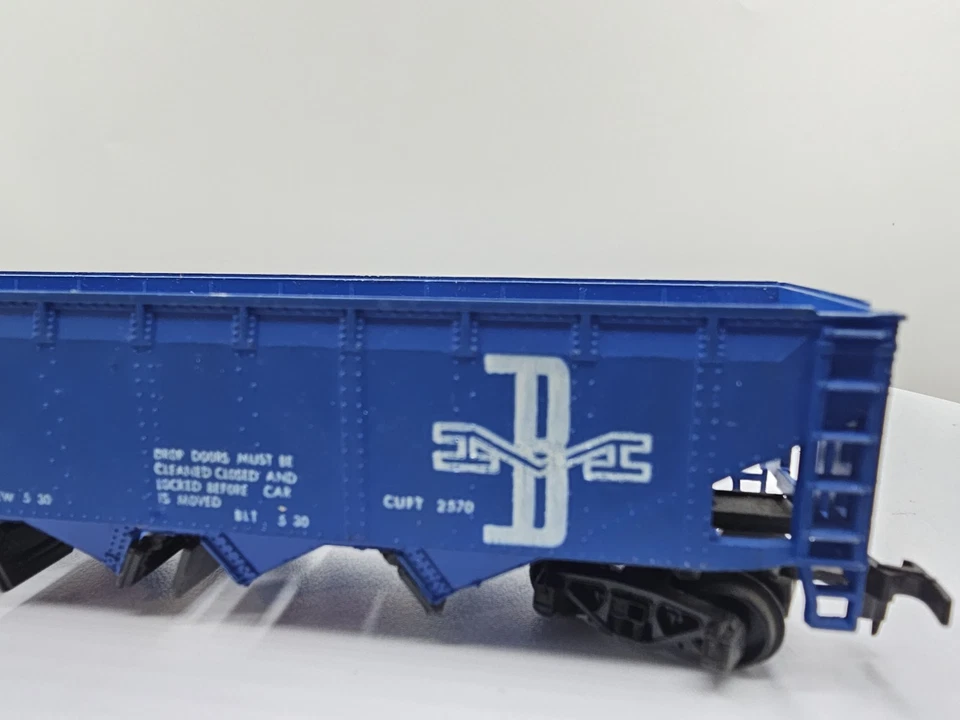 USED Roco HO Scale 4 Bay Operating Hopper Boston and Maine BM #71714 - Image 2 of 4