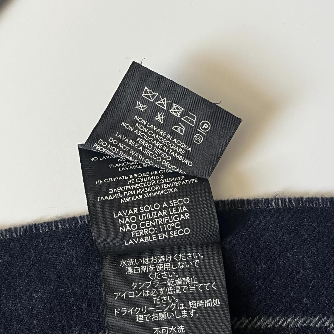 Extreme Gucci Star Bee Pattern Reversible Muffler - image 11