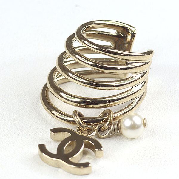 CHANEL CCmark Ear Cuff Metal/Costume Pearl P0018156